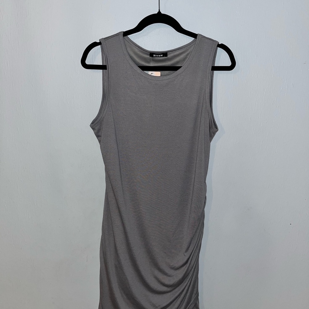 Chic Gray Midi Dress with Timeless Elegance
